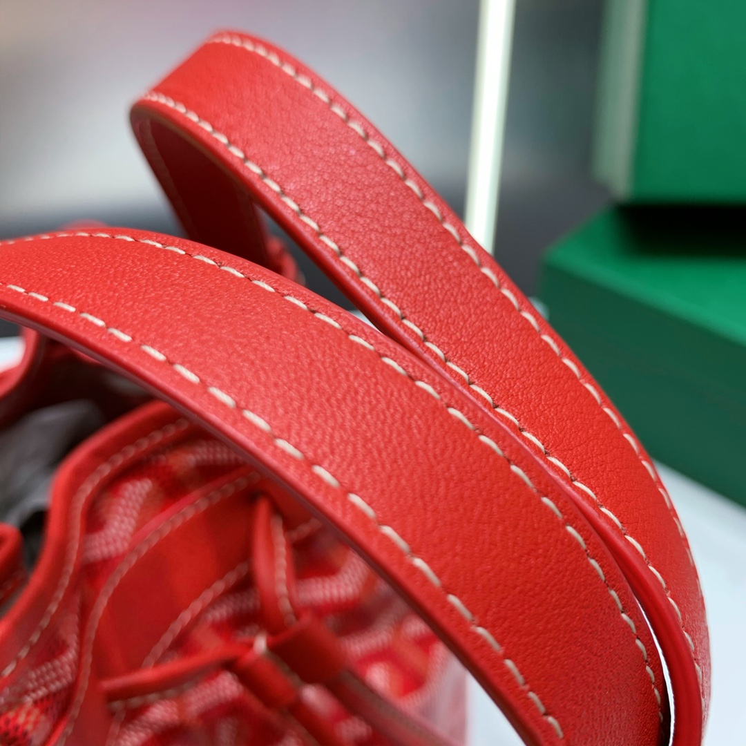 Petit Flot Bucket Bag In Red